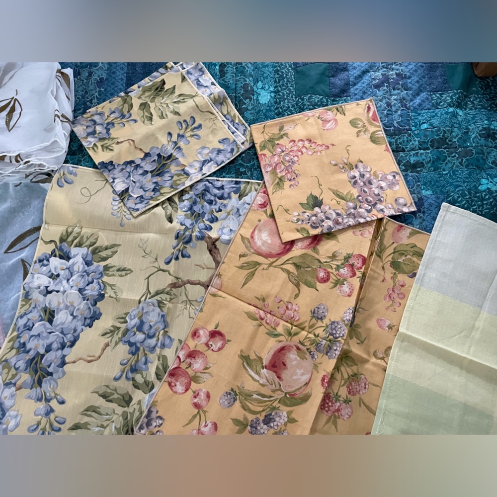 Cloth Napkin Assortment - Picture 2 of 3